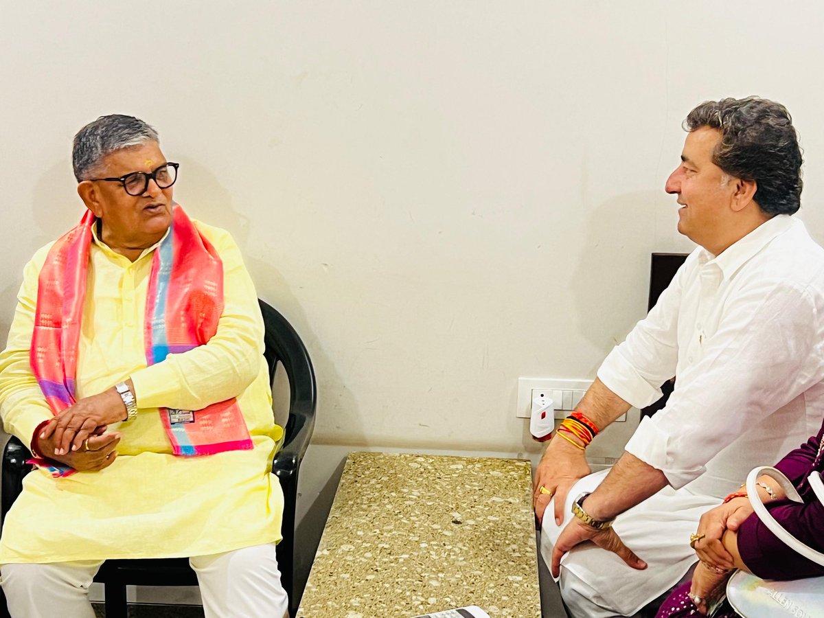 K.K.Vishnoi (@kkvishnoibjp) on Twitter photo आज बालोतरा आगमन पर पंजाब के माननीय राज्यपाल श्री गुलाब चंद कटारिया जी का आत्मीय स्वागत कर शिष्टाचार भेंट की।
विकासात्मक एवं सामाजिक विषयों पर प्रेरणादायक चर्चा हुई।
उनके स्नेह, सरलता और विचारों से सदैव मार्गदर्शन मिलता है।
<a href="/Gulab_kataria/">Gulab Chand Kataria</a> आज बालोतरा आगमन पर पंजाब के माननीय राज्यपाल श्री गुलाब चंद कटारिया जी का आत्मीय स्वागत कर शिष्टाचार भेंट की।
विकासात्मक एवं सामाजिक विषयों पर प्रेरणादायक चर्चा हुई।
उनके स्नेह, सरलता और विचारों से सदैव मार्गदर्शन मिलता है।
<a href="/Gulab_kataria/">Gulab Chand Kataria</a>