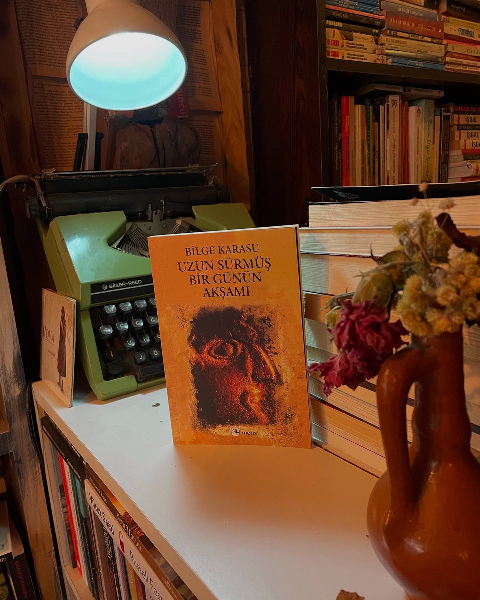 Sözlerden ördüğü tükenmez bir ipi boğazına dolaya dolaya tükenmişti…