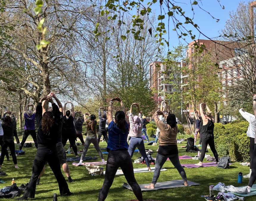 SocialResponUoM's tweet image. Throughout April, the University ran more than 20 events to raise awareness of the importance of environmental sustainability.
Find out more here: socialresponsibility.manchester.ac.uk/all-news/celeb…
