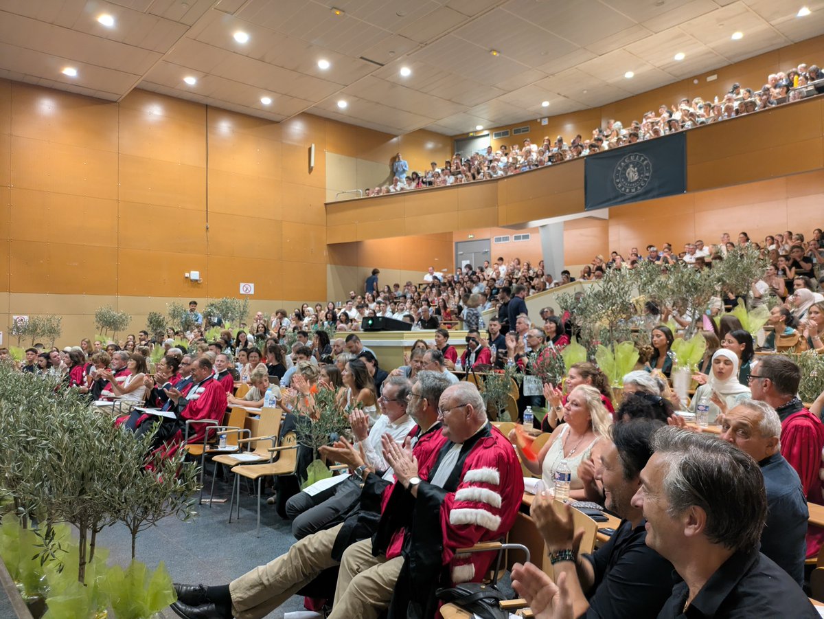 Université de Montpellier (@umontpellier) on Twitter photo 🎓 Remise de diplômes aux 192 nouveaux pharmaciens de la promo 2025 👏👏 à la <a href="/FacPharma_Mtp/">Faculté de Pharmacie de Montpellier</a>. Les diplômés ont été accueillis, félicités & applaudis par leurs familles, les enseignants, les responsables de parcours et la direction pour célébrer leur réussite. 🚀✨ 🎓 Remise de diplômes aux 192 nouveaux pharmaciens de la promo 2025 👏👏 à la <a href="/FacPharma_Mtp/">Faculté de Pharmacie de Montpellier</a>. Les diplômés ont été accueillis, félicités & applaudis par leurs familles, les enseignants, les responsables de parcours et la direction pour célébrer leur réussite. 🚀✨