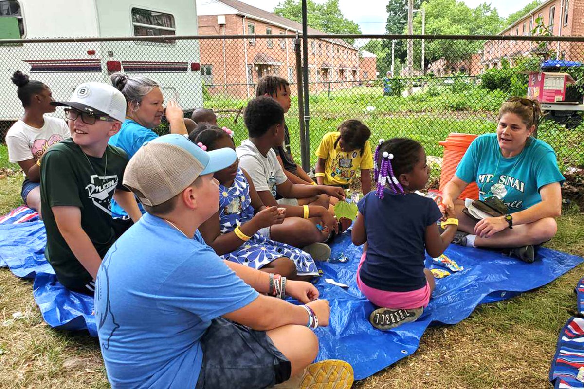 nc_missions's tweet image. Last week a team of 16 from Mt. Sinai Baptist in Shelby NC led children's ministry at the Grace House Ministry in Harrisburg PA. Assisting our neighbors in other states is a wonderful way to help them share the love of Jesus in their own community. baptistsonmission.org/mission-projec…