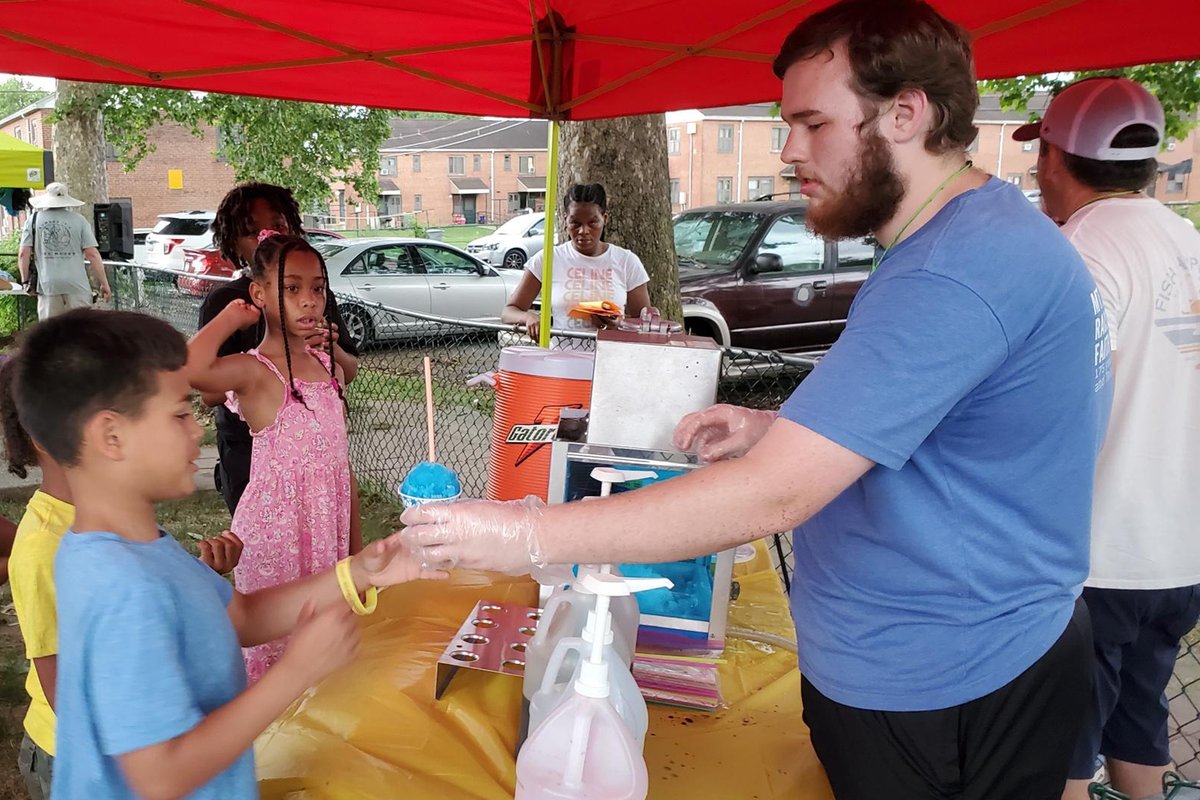 nc_missions's tweet image. Last week a team of 16 from Mt. Sinai Baptist in Shelby NC led children's ministry at the Grace House Ministry in Harrisburg PA. Assisting our neighbors in other states is a wonderful way to help them share the love of Jesus in their own community. baptistsonmission.org/mission-projec…