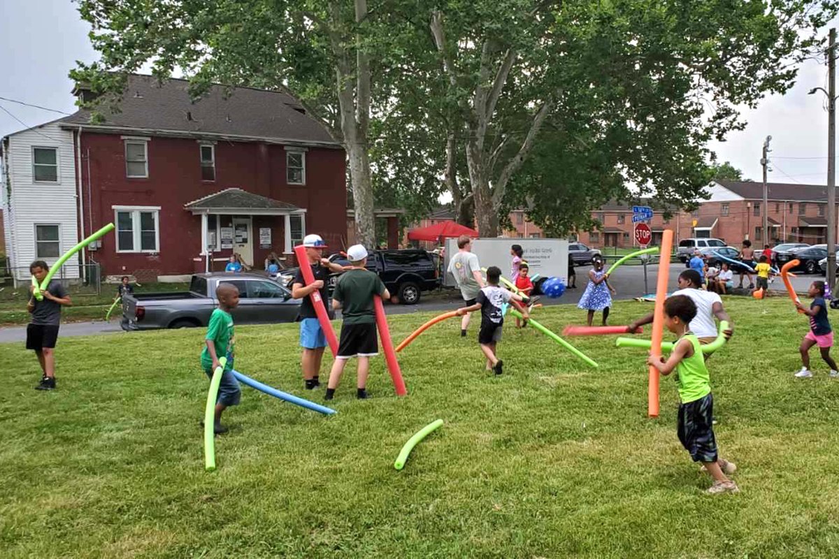 nc_missions's tweet image. Last week a team of 16 from Mt. Sinai Baptist in Shelby NC led children's ministry at the Grace House Ministry in Harrisburg PA. Assisting our neighbors in other states is a wonderful way to help them share the love of Jesus in their own community. baptistsonmission.org/mission-projec…