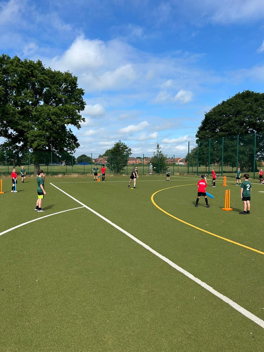 ccbschools's tweet image. Great day out for some Diamond Cricket at South Cheshire College.
🟣Year 3 & 4
🟣7 teams
🟣6 schools
#cricket #diamondcricket