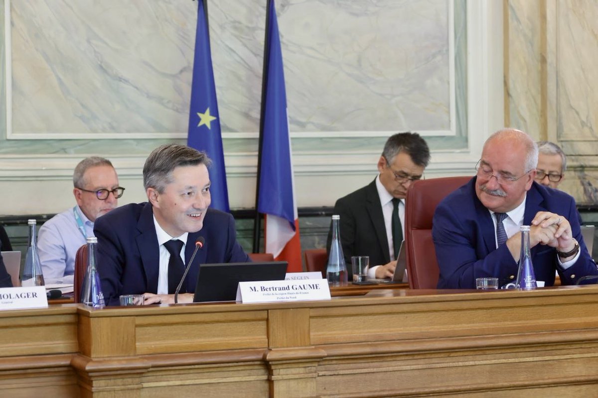 #cd59 L’ordre du jour démarre avec la présentation ce matin aux conseillers départementaux du rapport d’activités des services de l’Etat dans le Département, en présence du préfet du #Nord Bertrand Gaume.