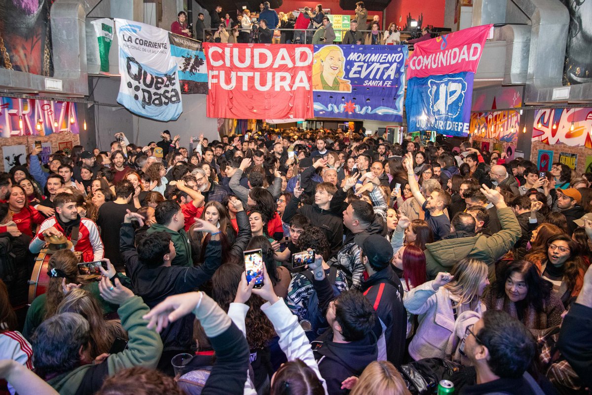 BComu Global (@bcomuglobal) on Twitter photo 🚨<a href="/juanmonteverde/">Juan Monteverde</a> ha ganado las elecciones de medio término en Rosario con una candidatura arraigada al territorio que ha unido a las izquierdas para hacer frente a Milei
Desde <a href="/bcnencomu/">Barcelona En Comú</a> mandamos un fuerte abrazo a lxs compañerxs de <a href="/CiudadFuturaOK/">CIUDAD FUTURA</a>
En dos años Rosario cambia! 🚨<a href="/juanmonteverde/">Juan Monteverde</a> ha ganado las elecciones de medio término en Rosario con una candidatura arraigada al territorio que ha unido a las izquierdas para hacer frente a Milei
Desde <a href="/bcnencomu/">Barcelona En Comú</a> mandamos un fuerte abrazo a lxs compañerxs de <a href="/CiudadFuturaOK/">CIUDAD FUTURA</a>
En dos años Rosario cambia!