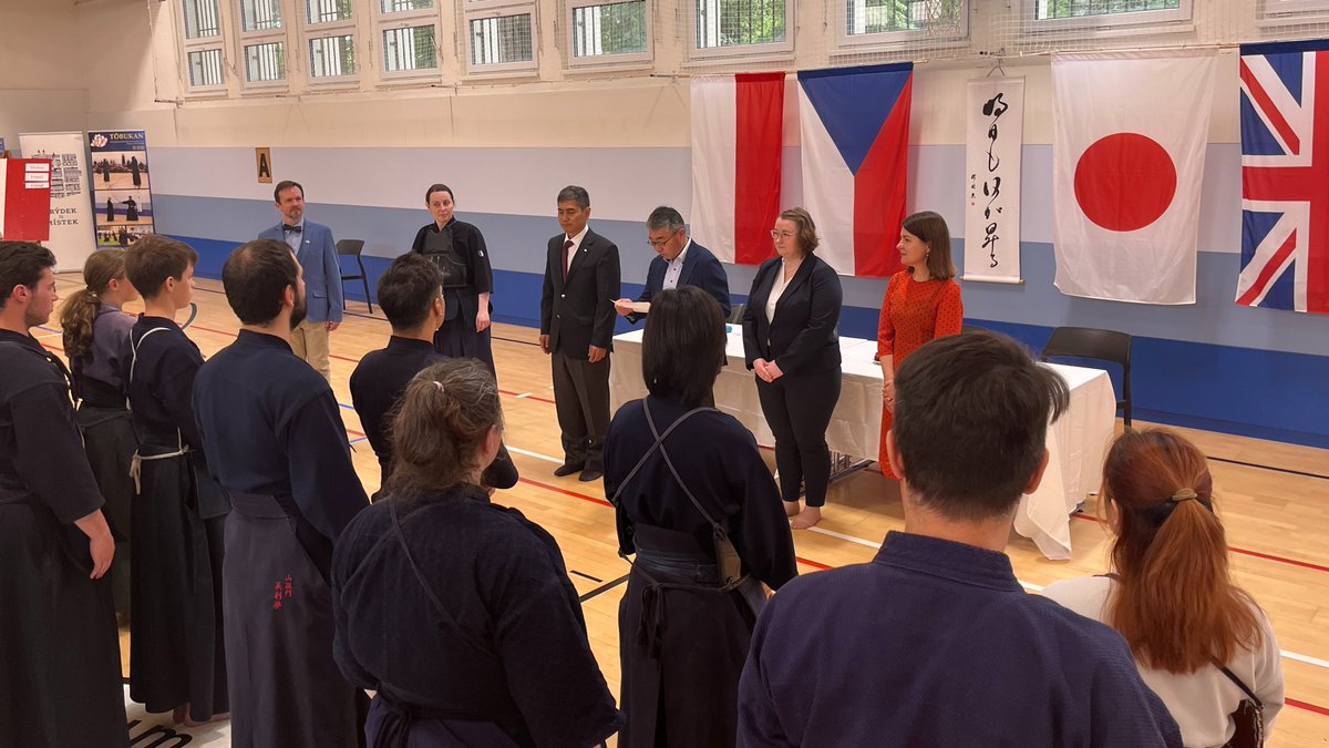 NagaokaKansuke's tweet image. Zúčastnil jsem se 5. ročníku turnaje kendó "Ostravský kahan" ve Frýdku-Místku, kde soutěžili závodníci z Česka i okolních zemí. Přál bych si, aby kendó v Česku nadále vzkvétalo a pomáhalo prohlubovat vztahy mezi 🇨🇿 a 🇯🇵.