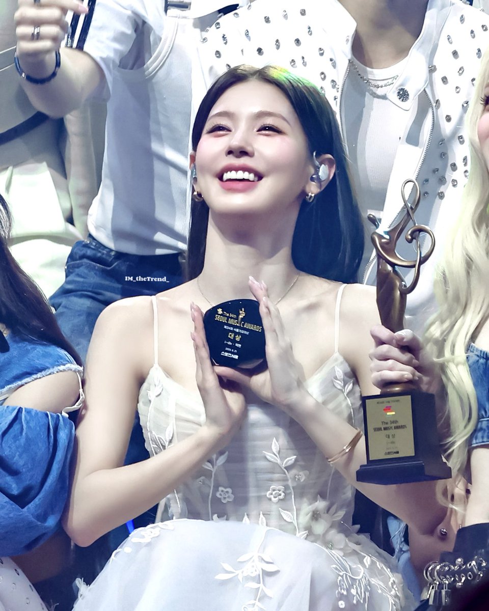 IM_theTrend_'s tweet image. 20250621 SMA
MC ์๊ณ ํ์ด๐๐ป
#์์ด๋ค #IDLE #GIDLE
#MIYEON #๋ฏธ์ฐ