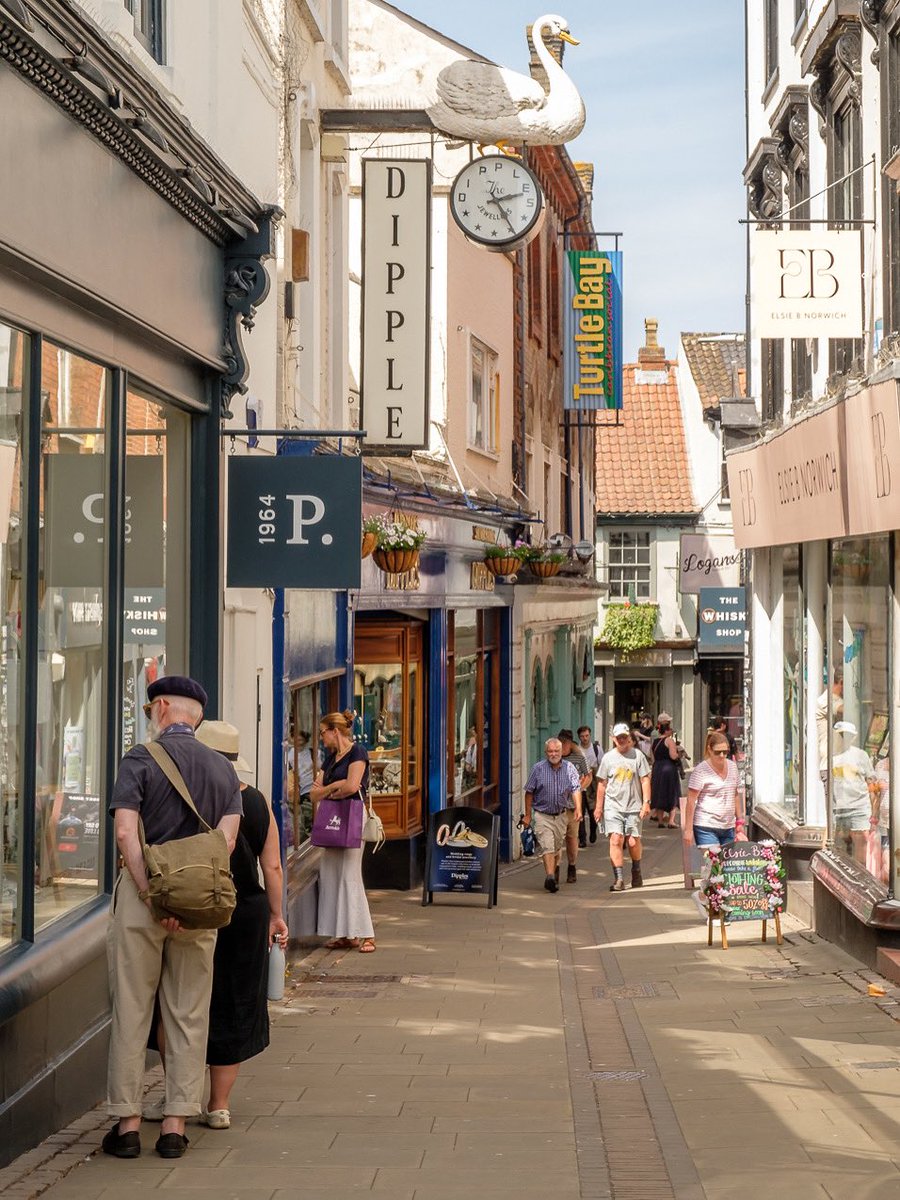 Beautiful independent businesses every which way you turn! 

Time to start exploring the historic Norwich Lanes …
norwichlanes.co.uk/map/ #Norfolk