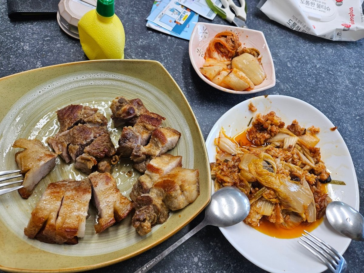 나. 요리 좀 칠지도.
