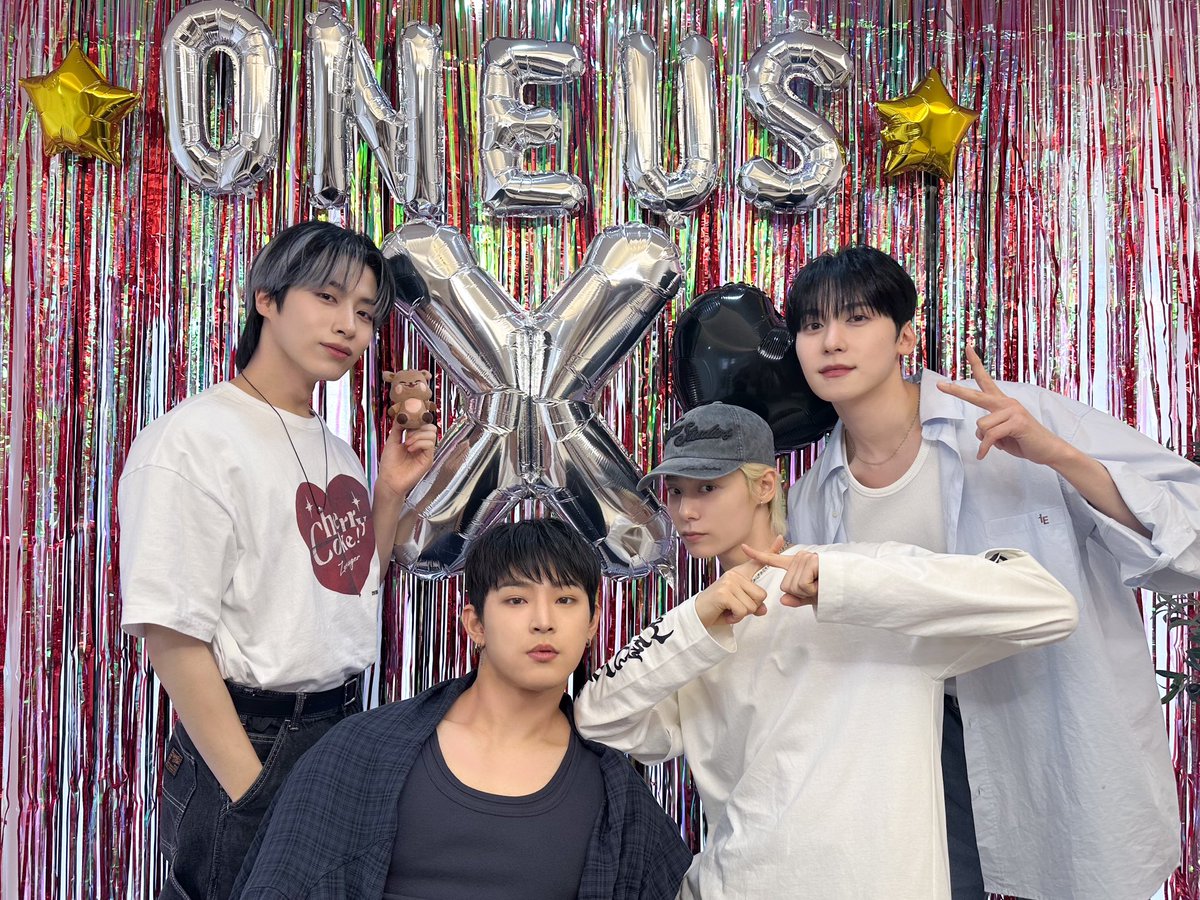 [#원어스]

ONEUS 11th Mini Album [5x]
COMEBACK LIVE 종료✨

앞으로의 'X' 여정도 원어스와 함께해요 투문🤍

#ONEUS #5x #X