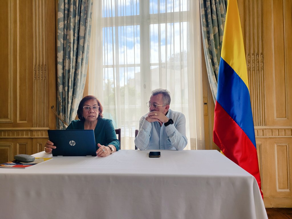 En Bruselas, en la residencia del embajador de Colombia, este sábado 28 de junio, hemos participado en un debate muy productivo, con la vicecanciller de Colombia Yolanda Villavicencio <a href="/ryvillavicencio/">Yolanda Villavicencio Mapy</a> , la directora para Europa de la Cancillería, Patricia Cortes y el embajador de