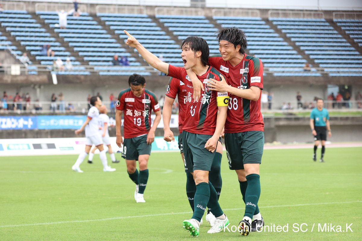 kochi_United's tweet photo. 🔴6月総攻撃 第1弾🟢
その名の通りホーム春野で7ゴール⚽️

6人の選手のゴールが春野に一体感をもたらしまし
た🔥

ゴールを積み重ねた #新谷聖基 選手、#三好麟大 選手、#上月翔聖 選手👏🏻

#高知ユナイテッドSC
#高知一心 https://t.co/oMNeN4uAAY
