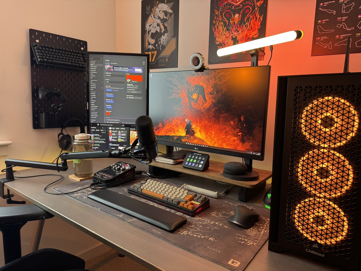 mcdazzzles's tweet photo. Really pleased with how my setup has come along! The wooden shelf and my custom keyboard are highlights for me! Perfect for streaming but also fantastic for working! 🎮🧑‍💻

Let me see your setup in the replies! Would love inspiration on what to add next :D #streamer #tech #setup https://t.co/JpxsMPsMDD