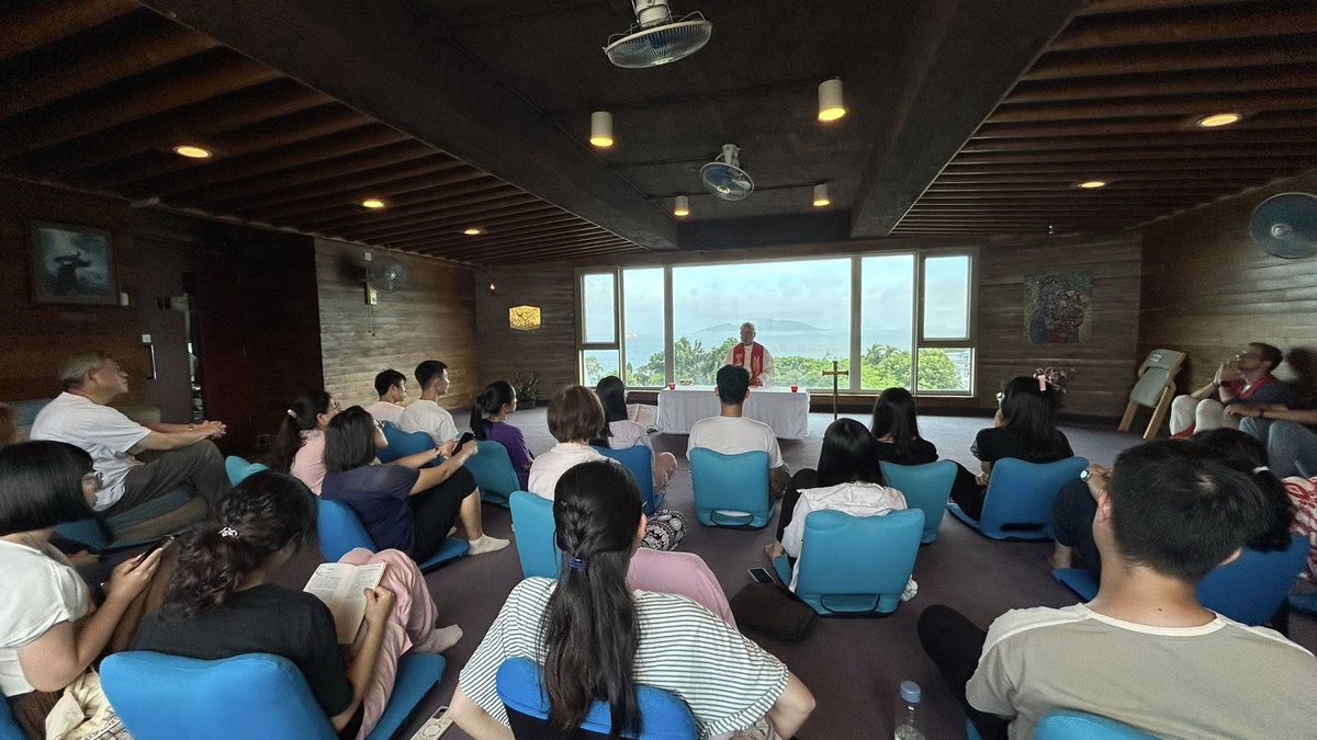 AMDG_Chinese's tweet photo. 爵心E起同行 6月號｜爵家有喜 中華省喜迎新鐸 天主是最好的朋友- https://t.co/xKyGJrVuPU https://t.co/EZapXr3dob