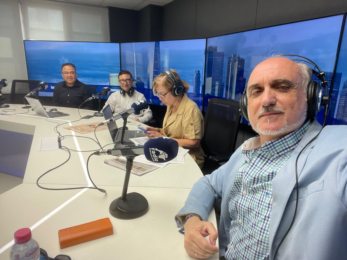 Revista Ecofin (@revistaecofin) on Twitter photo Hoy es el último lunes del mes y eso significa... ¡La Hora de las FinTech! Nos escuchamos en #directo en <a href="/rintereconomia/">Radio Intereconomía</a> para hablar con dos buenos amigos: Erik Díaz y Alan Archila. Hoy es el último lunes del mes y eso significa... ¡La Hora de las FinTech! Nos escuchamos en #directo en <a href="/rintereconomia/">Radio Intereconomía</a> para hablar con dos buenos amigos: Erik Díaz y Alan Archila.