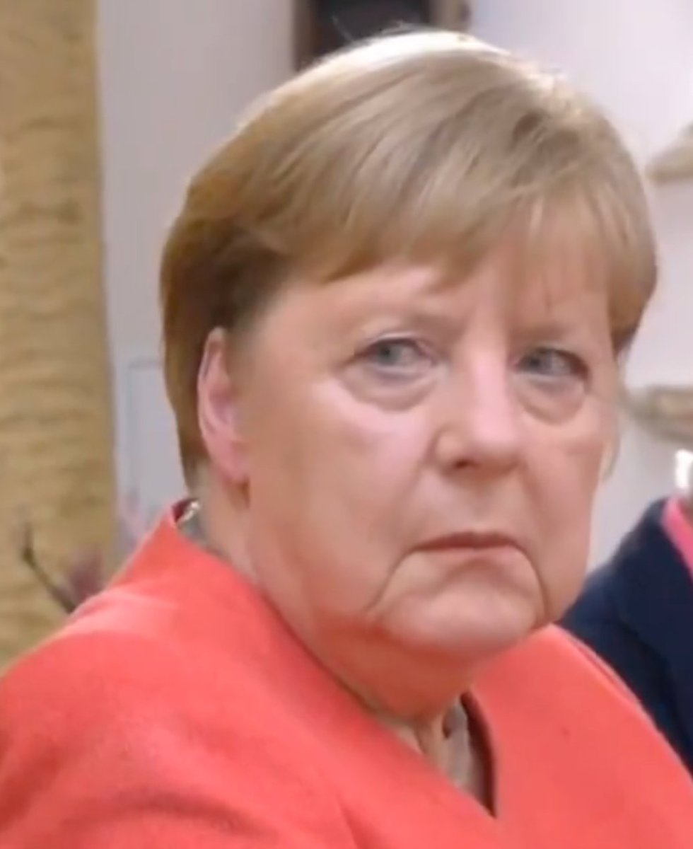 FrauHodl's tweet photo. Ich kann diese alte &amp; ausgediente Hutschachtel nicht mehr sehen! https://t.co/IJJAj7BNAJ