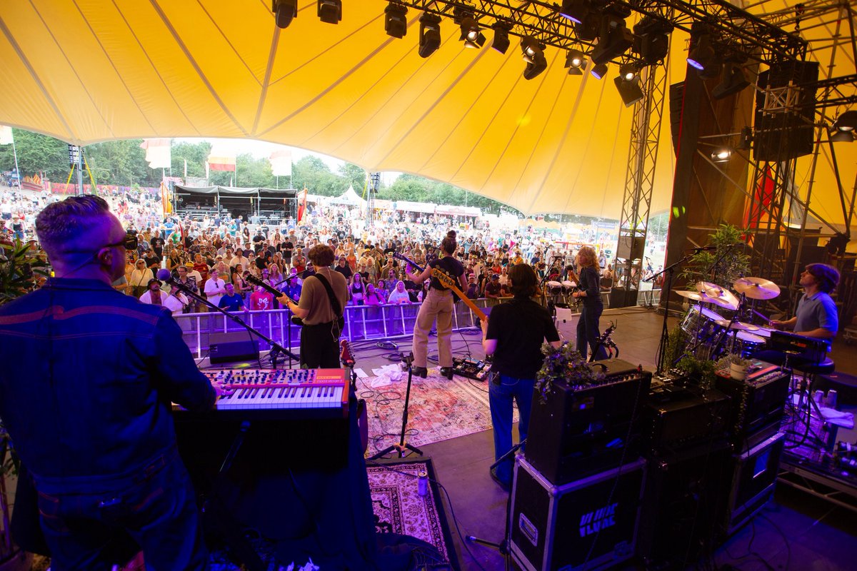 Class day at Glasto yesterday <a href="/FieldOfAvalon/">Field Of Avalon</a>
