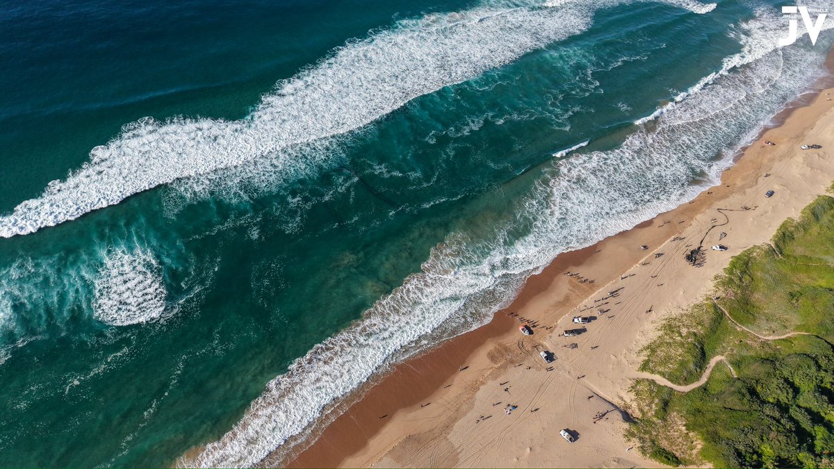 JuelzVisuelz's tweet image. Sardine Run 2025 | Winklespruit Beach | 30 June!

After a small break from capturing the sardine action, sent my drone out this morning. A few attempts but no sardines! All part of the game 🙏🏼💯

#SardineRun2025 #SardineRun #Sardines #TheGreatestShoal #WinklespruitBeach