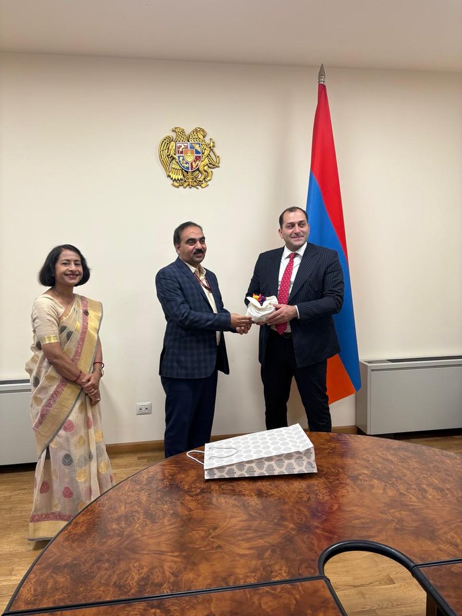 India in Armenia (@indiainarmenia) on Twitter photo Senior Adviser <a href="/vivekks12/">Vivek Singh</a> from @NitiAayog, accompanied by Amb <a href="/Nilakshi_Sinha/">Nilakshi Saha Sinha</a> met 1st Dy Min <a href="/Hti_Armenia/">The Ministry of High-Tech Industry of RA</a> Mr. Gevorg Mantashyan on 27 June. Discussions focused on bilateral cooperation in S&T, Space & IT sectors. Senior Adviser <a href="/vivekks12/">Vivek Singh</a> from @NitiAayog, accompanied by Amb <a href="/Nilakshi_Sinha/">Nilakshi Saha Sinha</a> met 1st Dy Min <a href="/Hti_Armenia/">The Ministry of High-Tech Industry of RA</a> Mr. Gevorg Mantashyan on 27 June. Discussions focused on bilateral cooperation in S&T, Space & IT sectors.