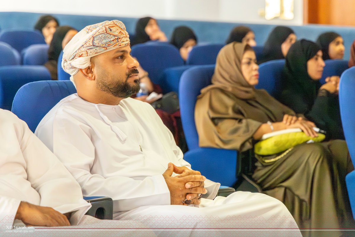 Aiming to enhance the quality of services provided, the Ministry held a dialogue session with the owners of Sanad Service Centers, during which they discussed intellectual property and e-commerce services, and reviewed the latest updates to the Sanad Centers’ e-portal.