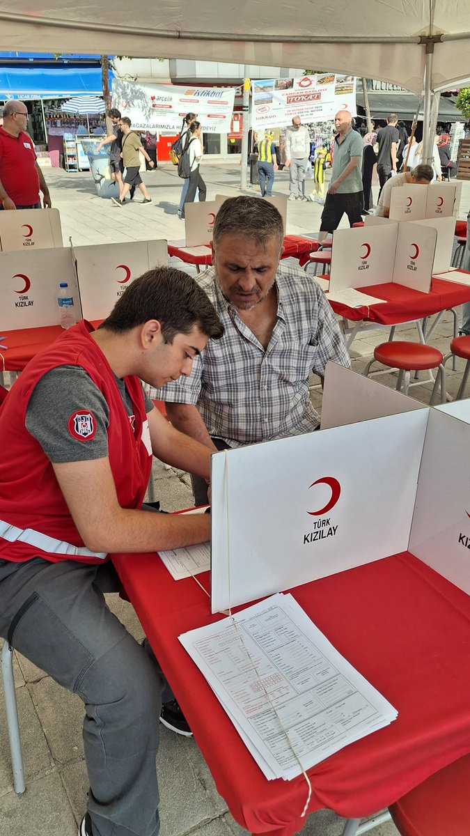 Esenler Dörtyol Meydanı’nda kurmuş olduğumuz Kan Bağışı çadırlarımızda toplam 301 ünite kan bağışı teslim aldık.
Etkinliğimizde bizlerle birlikte olup destek veren, duyarlılığı ve dayanışmayı en güzel şekilde yansıtan bağışçılarımıza teşekkür ederiz.#iyiliksensizolmaz #kandostum
