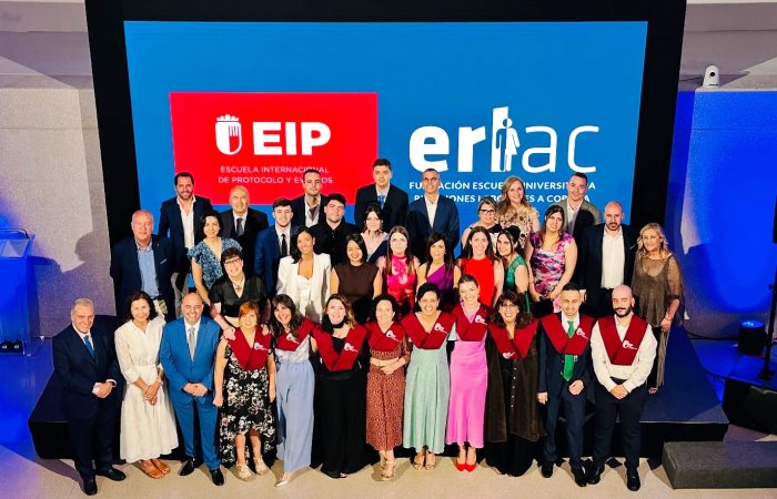 🎓 27 junio | El Colegio estuvo presente en la graduación de los másteres de la <a href="/Fundacion_ERLAC/">Relaciones Laborales</a> , acompañando al nuevo alumnado titulado en una emotiva celebración académica.
 📰Más info: graduadossociales.org/es/noticias/el…
#GraduaciónERLAC
