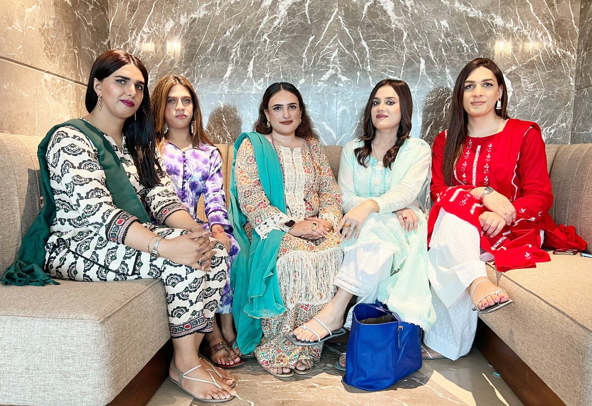 _ReemSharif_'s tweet photo. Grace, resilience, &amp; sisterhood, embracing the womanhood within us as proud #transgender &amp; #khawajasira individuals. Here's to living our truth, owning our space, &amp; celebrating the power of being unapologetically ourselves❤️
#transwomenarewomen #khawajasirapride #SisterhoodStrong https://t.co/eqdpOVGLLL