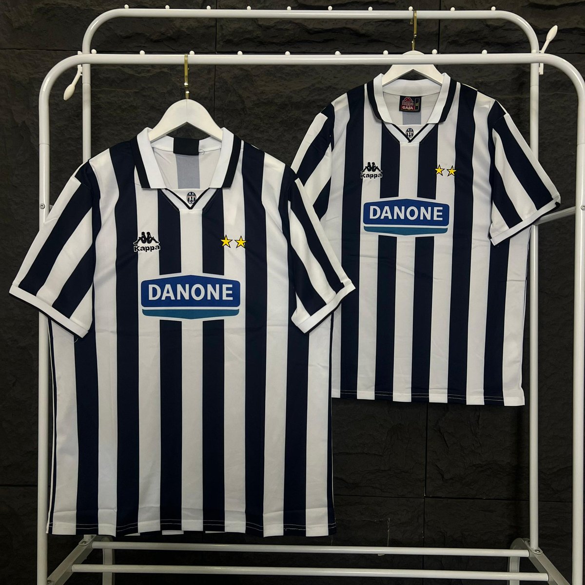 BF_AFC's tweet image. JUVENTUS RETRO JERSEY COLLECTION 

AVAILABLE IN: M, L, XL, XXL, 3XL &amp;amp; 4XL

FOR: N23,000

#jerseyvillage 
#JerseyLife 
#juventusfc 
#retroJersey