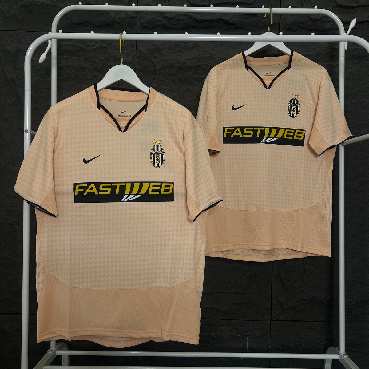 BF_AFC's tweet image. JUVENTUS RETRO JERSEY COLLECTION 

AVAILABLE IN: M, L, XL, XXL, 3XL &amp;amp; 4XL

FOR: N23,000

#jerseyvillage 
#JerseyLife 
#juventusfc 
#retroJersey