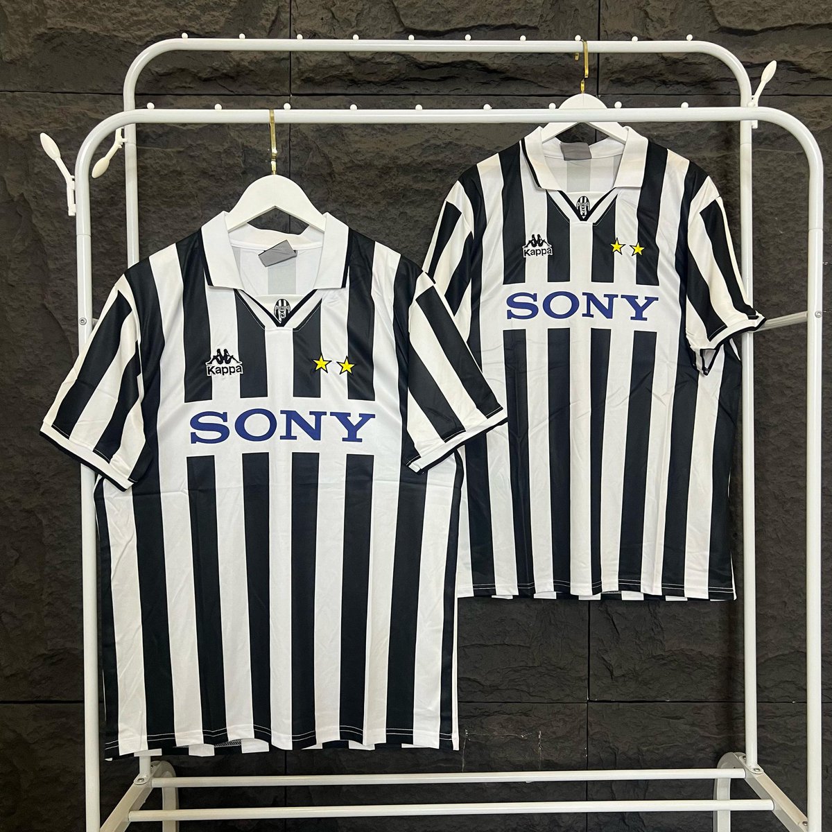 BF_AFC's tweet image. JUVENTUS RETRO JERSEY COLLECTION 

AVAILABLE IN: M, L, XL, XXL, 3XL &amp;amp; 4XL

FOR: N23,000

#jerseyvillage 
#JerseyLife 
#juventusfc 
#retroJersey