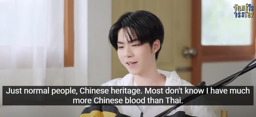 carrottccake's tweet photo. just in case someone didn't notice, this is why he calls his sister "jie (姐)", instead of the thai p' is j'maam 😘

#จันทร์ไรจรรโลงกับเจเจรัชพล #jj_rcp https://t.co/b3kokMIEBk