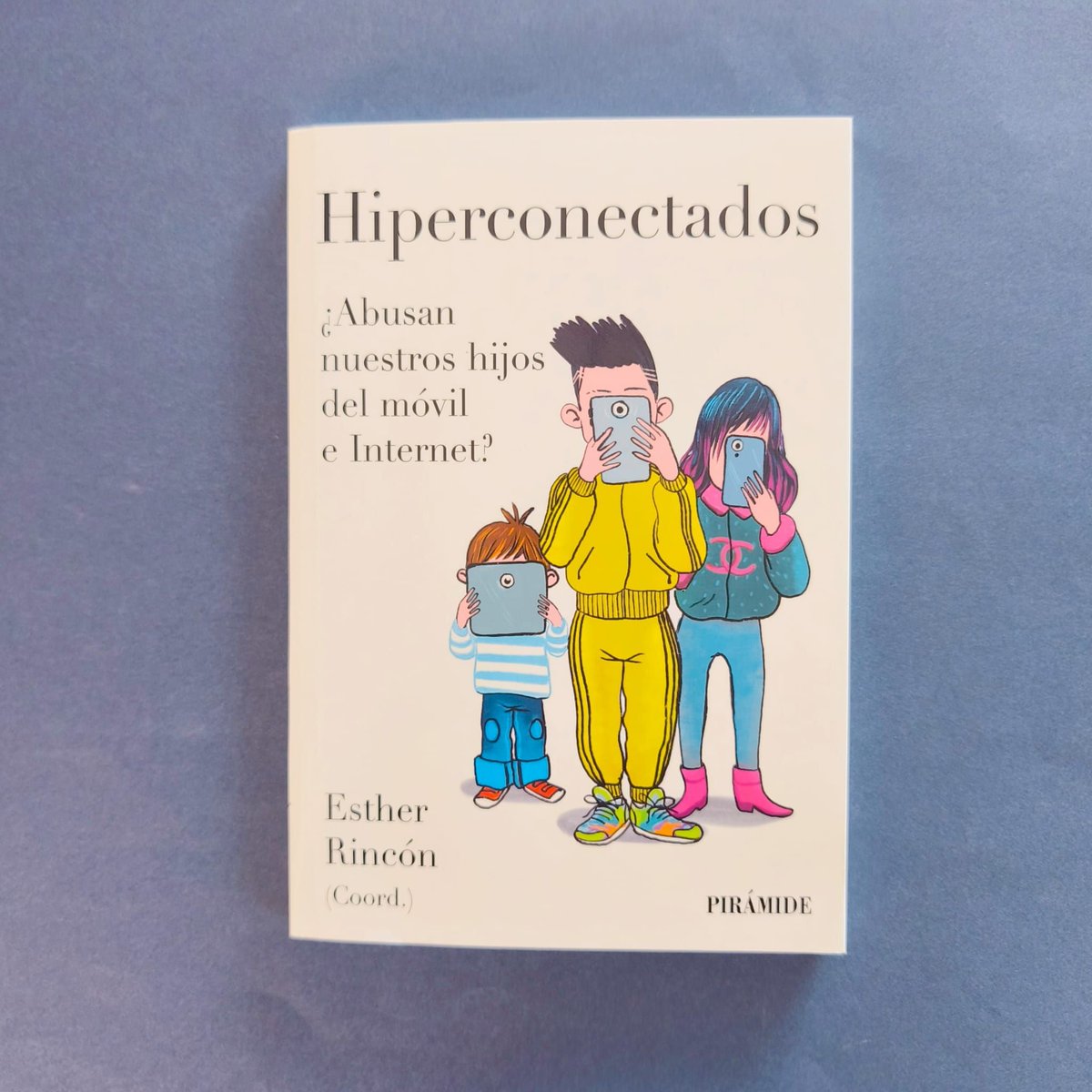 EDUCACIÓN 3.0 (@educacion3_0) on Twitter photo #librodeldía. Cuando los menores están más irritables, apagados o distantes, ¿es posible que estén realmente ‘enganchados’ al #smarthphone? Hay que observar esta realidad que afecta a los jóvenes para poder desarrollar una crianza consciente. <a href="/PIR_PsicoyEdu/">Ediciones Pirámide</a> #librodeldía. Cuando los menores están más irritables, apagados o distantes, ¿es posible que estén realmente ‘enganchados’ al #smarthphone? Hay que observar esta realidad que afecta a los jóvenes para poder desarrollar una crianza consciente. <a href="/PIR_PsicoyEdu/">Ediciones Pirámide</a>
