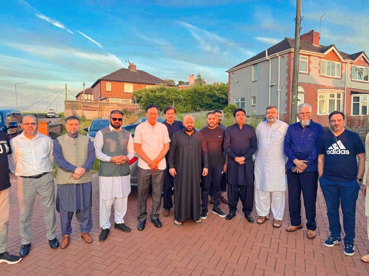 Nadeem Asghar kaira (@nadeemkaira1) on Twitter photo برطانیہ: بہار ہاؤس اسٹوک آن ٹرینٹ میں چوہدری ندیم اصغر کائرہ کی آمد، جناب ریاض بہار کو حج کی سعادت پر مبارکباد، کمیونٹی سے ملاقات اور مسئلہ کشمیر پر گفتگو—ایک خوبصورت، باوقار اور یادگار نشست۔ 🌹🇵🇰
<a href="/BBhuttoZardari/">BilawalBhuttoZardari</a> <a href="/QamarKairaPPP/">Qamar Zaman Kaira</a> برطانیہ: بہار ہاؤس اسٹوک آن ٹرینٹ میں چوہدری ندیم اصغر کائرہ کی آمد، جناب ریاض بہار کو حج کی سعادت پر مبارکباد، کمیونٹی سے ملاقات اور مسئلہ کشمیر پر گفتگو—ایک خوبصورت، باوقار اور یادگار نشست۔ 🌹🇵🇰
<a href="/BBhuttoZardari/">BilawalBhuttoZardari</a> <a href="/QamarKairaPPP/">Qamar Zaman Kaira</a>