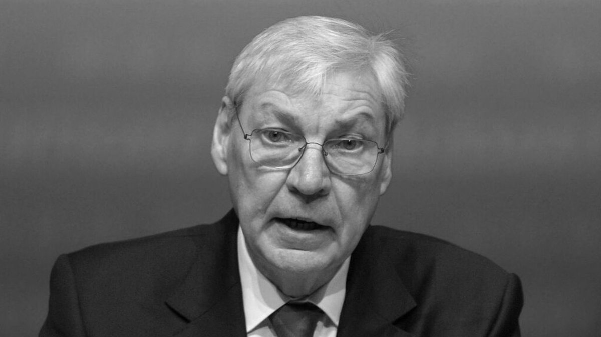 Mit Michael Sommer verliert Deutschland einen engagierten Gewerkschafter und Streiter für soziale Gerechtigkeit. Ich selbst habe eng mit ihm zusammen gearbeitet und ihn als einen anständigen und klugen Menschen erlebt. Meine Gedanken sind bei seiner Frau und seiner Familie.