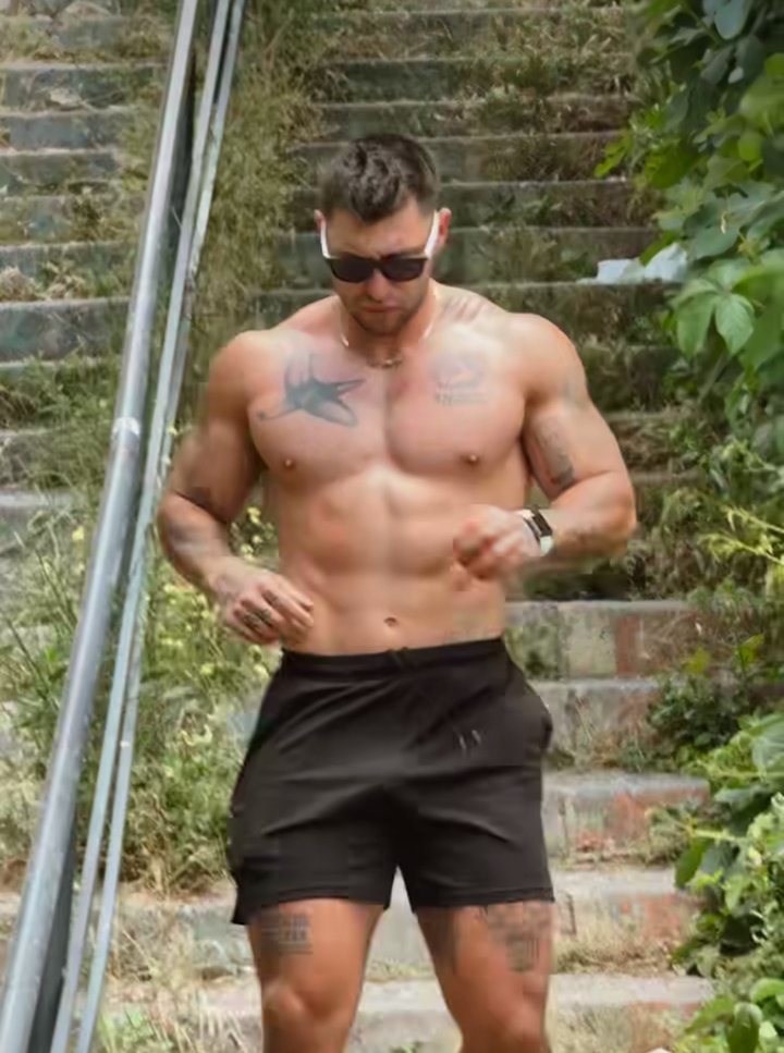 Xmaxxxl's tweet photo. 🏃 https://t.co/uSKMQyXnu9