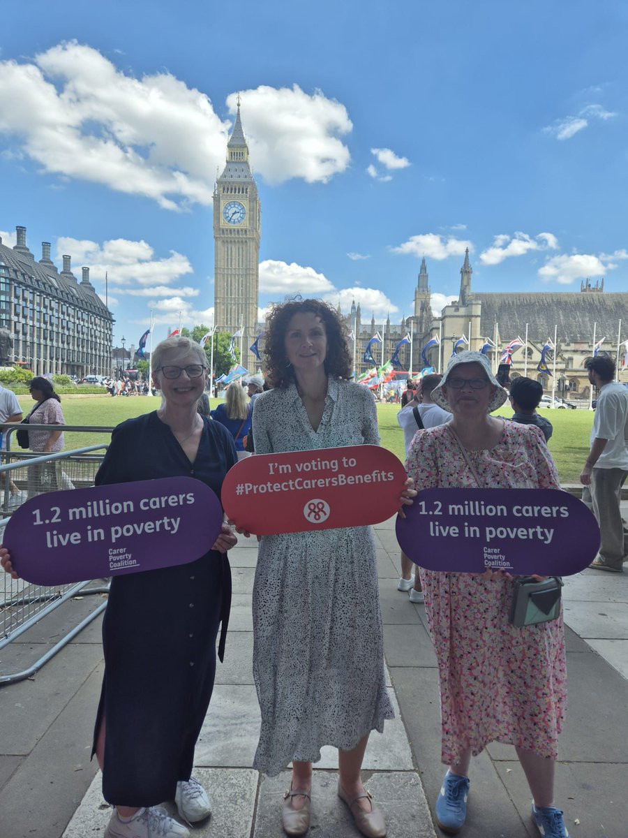 Thousands of unpaid carers risk being pushed into poverty by the Government’s welfare reforms. I met with <a href="/CarersUK/">Carers UK</a> to stand against these cuts and highlight the vital work carers do #ProtectCarersBenefits