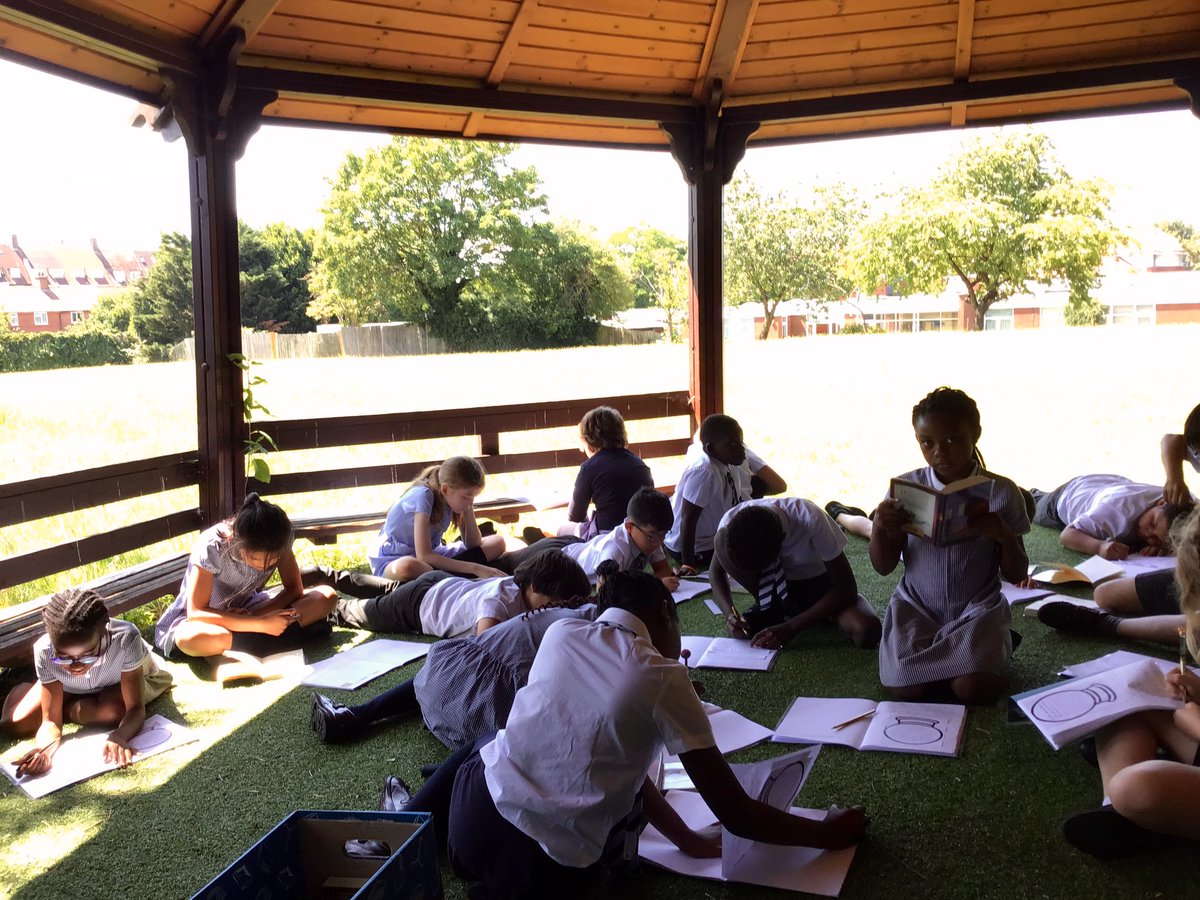 Guided reading in the gazebo this afternoon!☀️📖