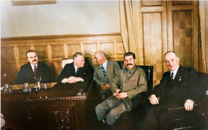 rangl_david's tweet image. Podkarpatský "Mnichov"  29.6. 1945 🇨🇿⛔️

Podkarpatská Rus, nebo také Zakarpatská Ukrajina je území, které bylo integrální součástí meziválečného Československa 🇨🇿

A jak vlastně došlo k tomu, že bylo "Podkarpatí" vydáno napospas Sovětskému svazu⁉️👇🧵

za ♻️retweet♻️díky 😎