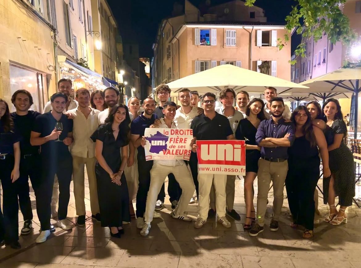 droiteuniv's tweet photo. Retour sur les apéritifs de fin d’année de l’UNI à travers la France ! 

Étudiant de droite, à la rentrée engage-toi et rejoins l’UNI 🔴⚪️ https://t.co/fhnJ1u2Rh9