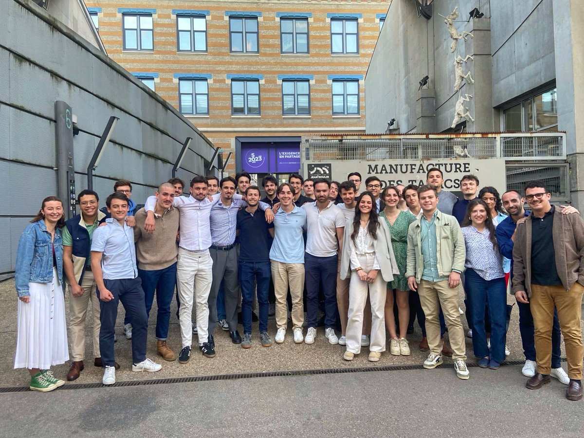 droiteuniv's tweet photo. Retour sur les apéritifs de fin d’année de l’UNI à travers la France ! 

Étudiant de droite, à la rentrée engage-toi et rejoins l’UNI 🔴⚪️ https://t.co/fhnJ1u2Rh9