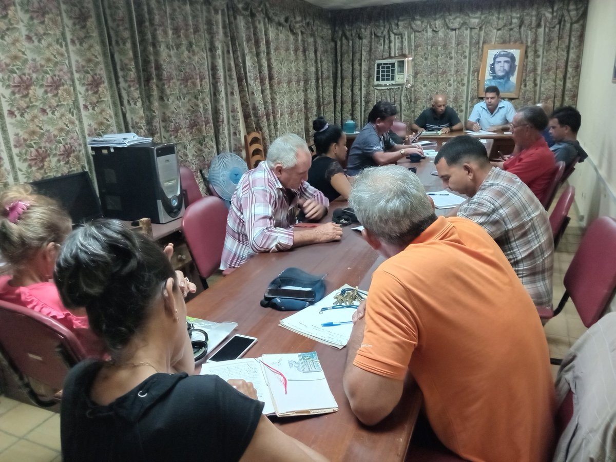 AlimGranma2021's tweet photo. Efectúa el Consejo de Dirección analizando las principales prioridades de trabajo. #EMPAGR #ComerciodelPueblo. @MINCIN. @GrupodAlimentos @BetsyDazVelzqu2. @YudelkisOrtizB. @YanetsyTerry https://t.co/Et5Ub8rEEC
