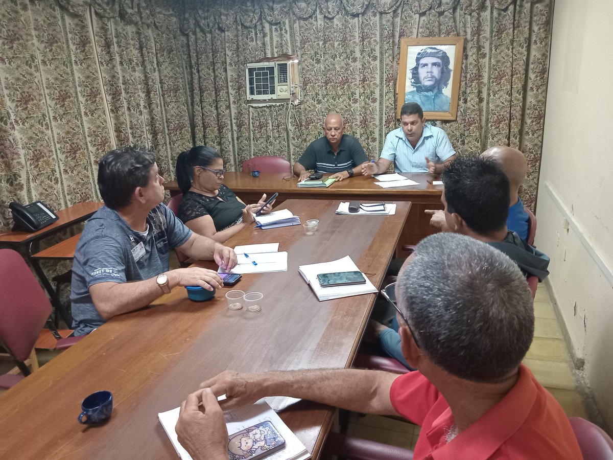 AlimGranma2021's tweet photo. Efectúa el Consejo de Dirección analizando las principales prioridades de trabajo. #EMPAGR #ComerciodelPueblo. @MINCIN. @GrupodAlimentos @BetsyDazVelzqu2. @YudelkisOrtizB. @YanetsyTerry https://t.co/Et5Ub8rEEC