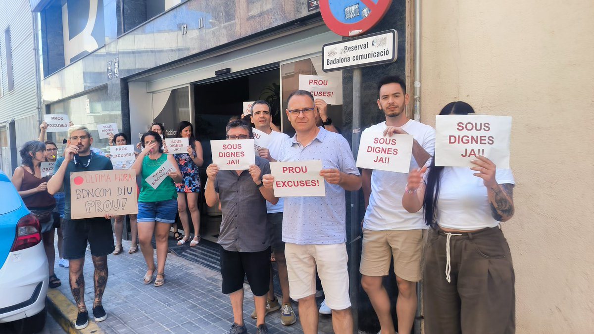 Comitè treballadors BDNCOM (@dbdncom) on Twitter photo Un dia més sense millores salarials ni socials. 
Un dia més mobilitzats. Un dia més sense millores salarials ni socials. 
Un dia més mobilitzats.