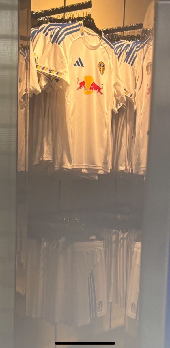 All Leeds Away tweet media