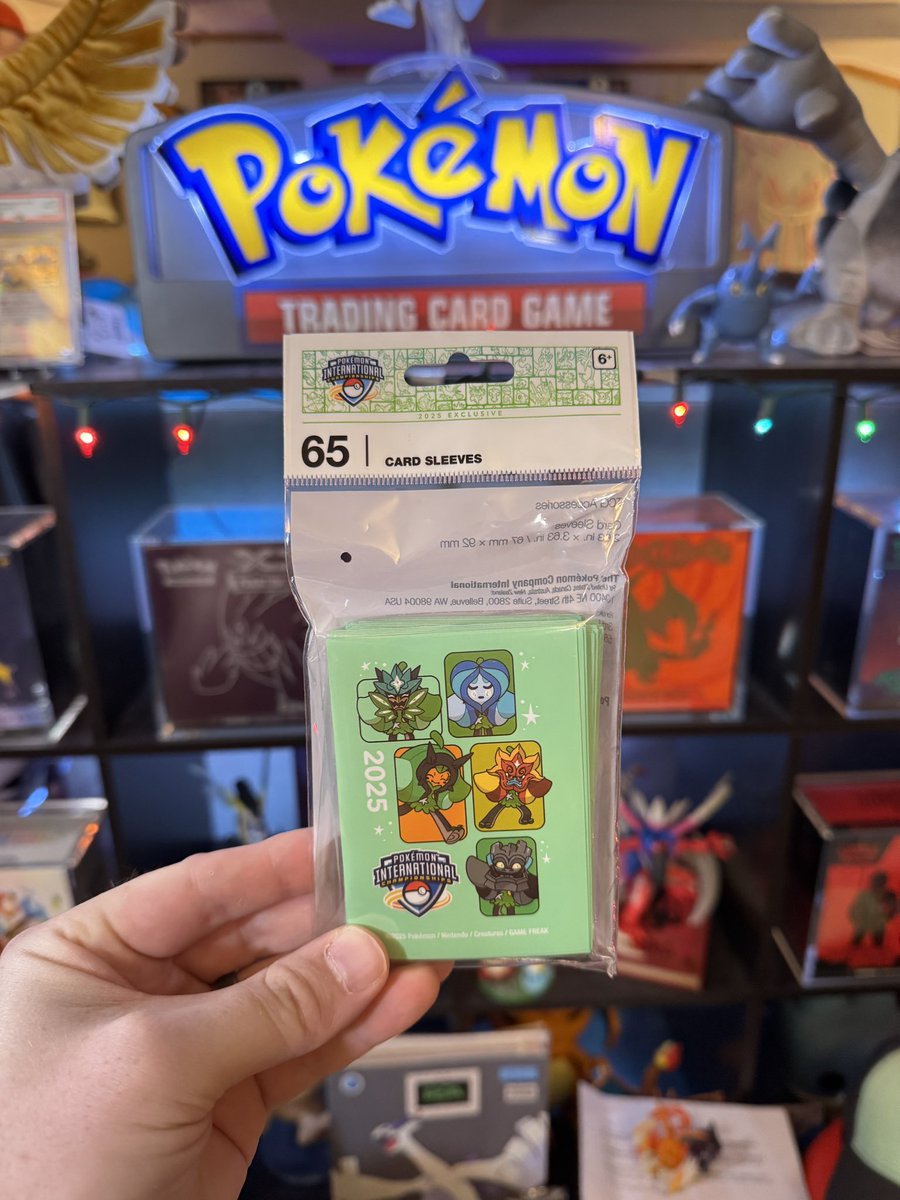 I got an extra set of IC exclusive sleeves at NAIC to give away to YOU! 

To enter:
Like this tweet 👍🏻
Follow me ✅
Retweet ♻️

Entrants MUST have a US address to ship to please! Winner drawn this Saturday, 7/5/25!