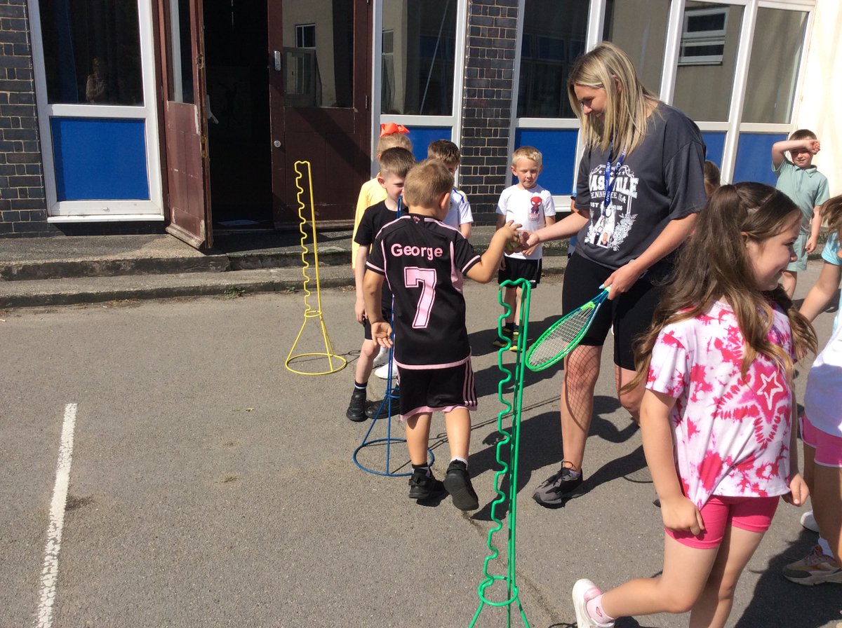Class 3 had  brilliant start to our Sports Week with our first event! Everyone tried hard to run fast to collect the ball and the winning team placed their bands in the tube. We cannot wait for tomorrows event. #SportsWeek2025 #RowenaGames