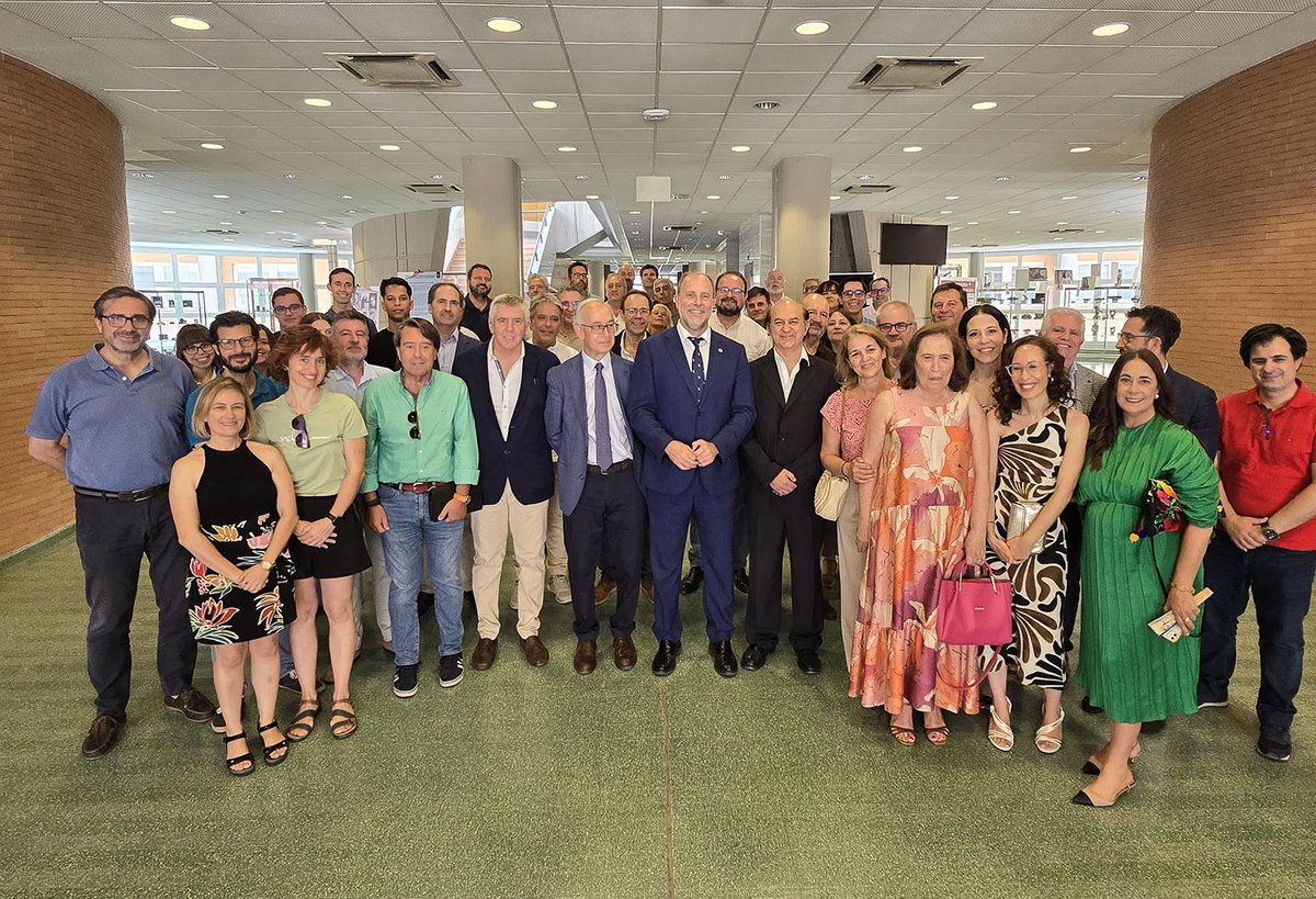 La <a href="/epsjaen/">EPSJ</a>  rinde homenaje al profesor Pedro Gómez Vidal
El laboratorio de Alta Tensión A3-046 lleva ya el nombre del profesor Pedro Gómez Vidal, un reconocimiento muy merecido 
eps.ujaen.es/noticias/la-ep…

#EPSJaén #UJA #Ingeniería