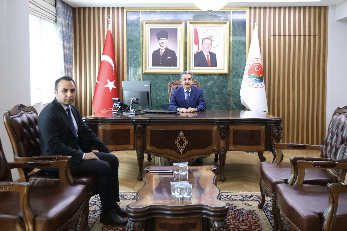 Resmî Gazete’de yayımlanan Valiler ve Kaymakamlar Kararnamesi ile Silopi Kaymakamı olarak atanan Çağlar Partal, Valimiz Birol Ekici’yi ziyaret etti.

Vali Ekici, Kaymakam Partal’a hayırlı olsun dileklerini ileterek, yeni görevinde başarılar diledi.

<a href="/TC_icisleri/">T.C. İçişleri Bakanlığı</a> 
<a href="/silopikymkmlk/">T.C. Silopi Kaymakamlığı</a>