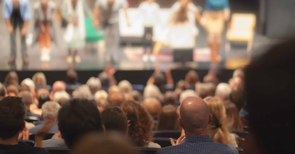 This summer, give your guests more than a show – give them the best seat in the house! 🎭 See why reserved seating = happy audiences + hassle-free operations: ticketleap.com/blog/community…